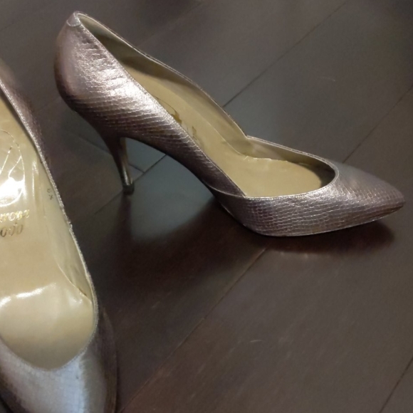 High Heels - Picture 3 of 7